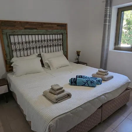 Villa Magnificent, Authentic Private And The Kardhamili